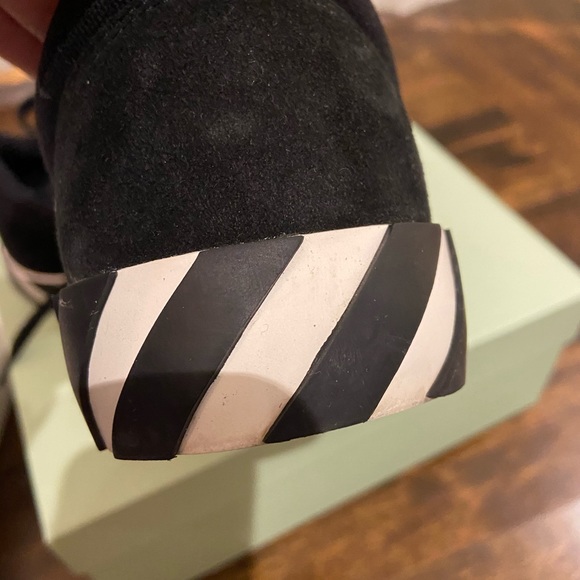 Off-White Low Vulcanized Sneakers - Picture 8 of 15